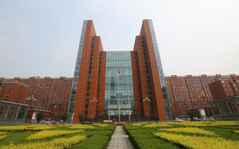 2003年，邁入集團(tuán)化經(jīng)營發(fā)展軌道